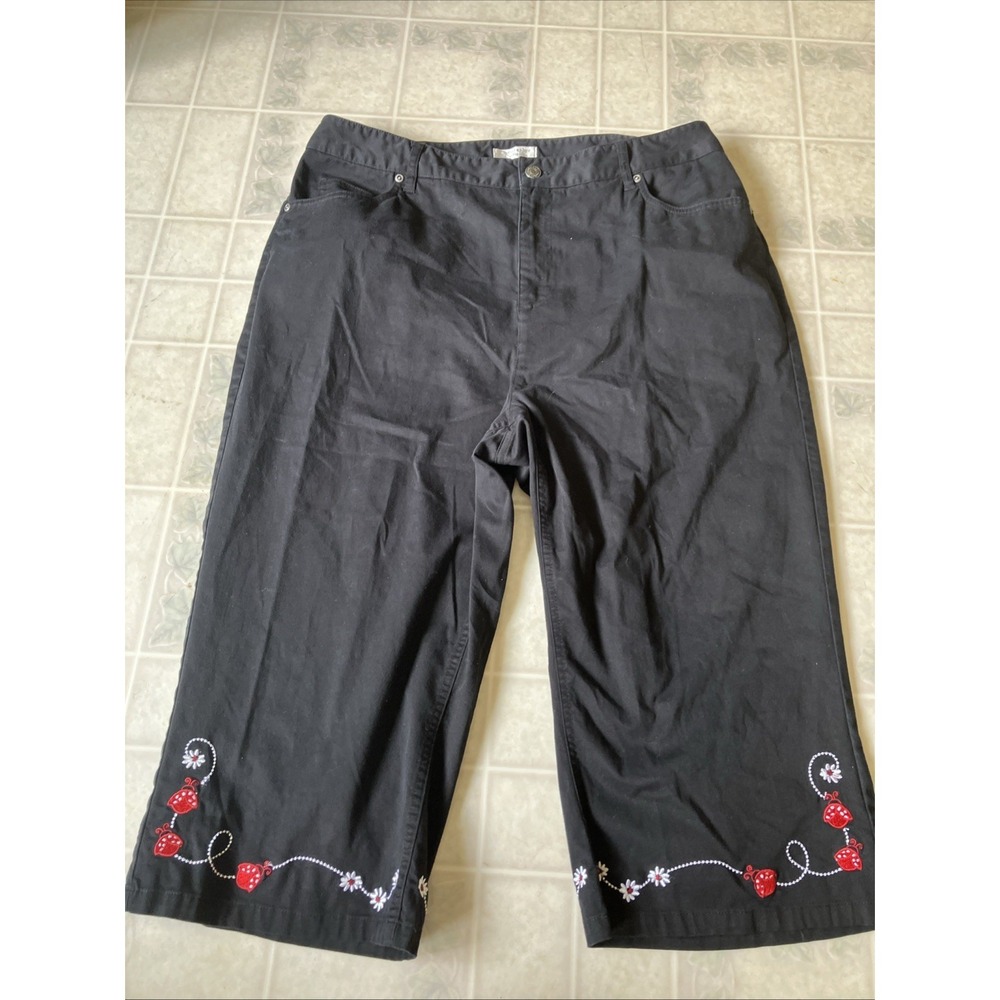 Christopher & Banks Stretch Classic Fit Capri Black Embroidered Lady bug Hems 16